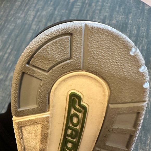 Jordan 3 Retro color Chlorophyll size 9 - Picture 8 of 13